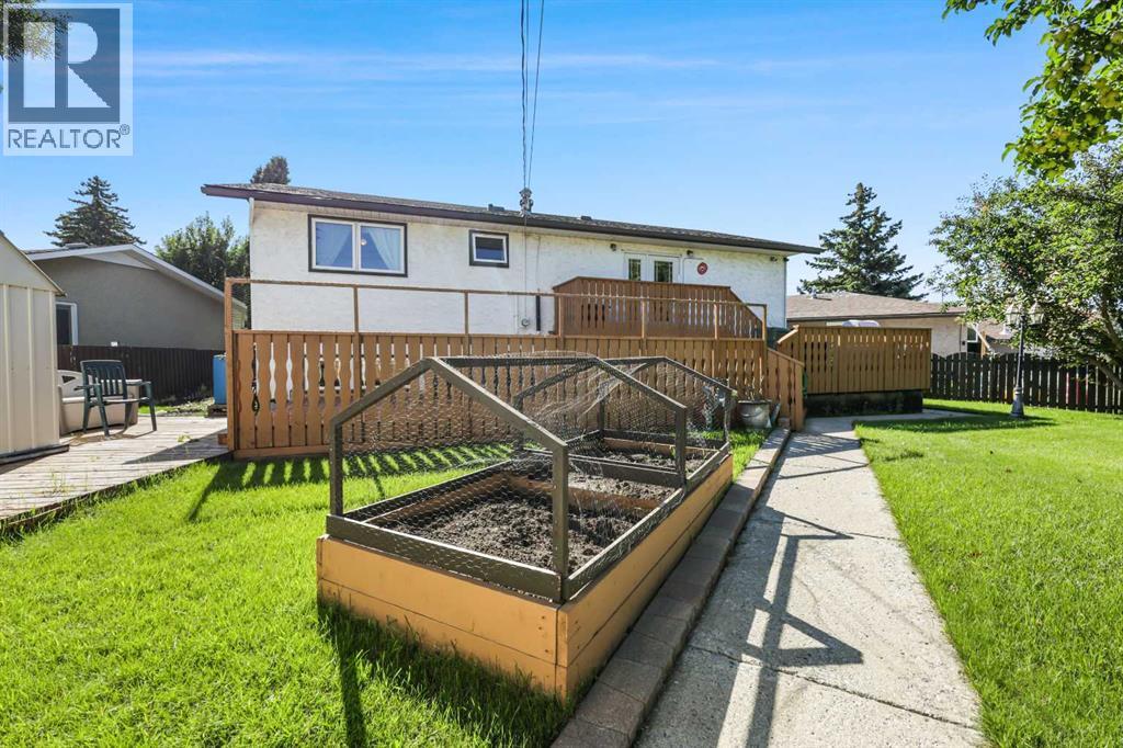 Single Family House Bi-level for Sale in  Penbrooke Way SE Penbrooke Meadows Calgary 