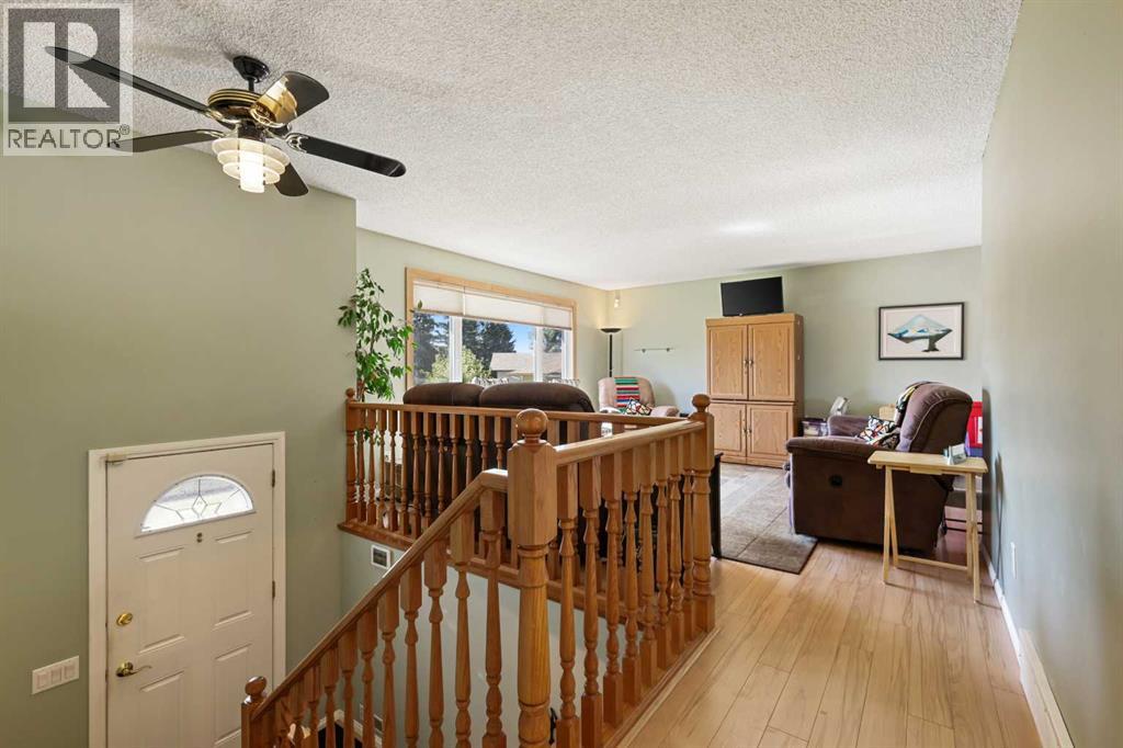 Single Family House Bi-level for Sale in  Penbrooke Way SE Penbrooke Meadows Calgary 
