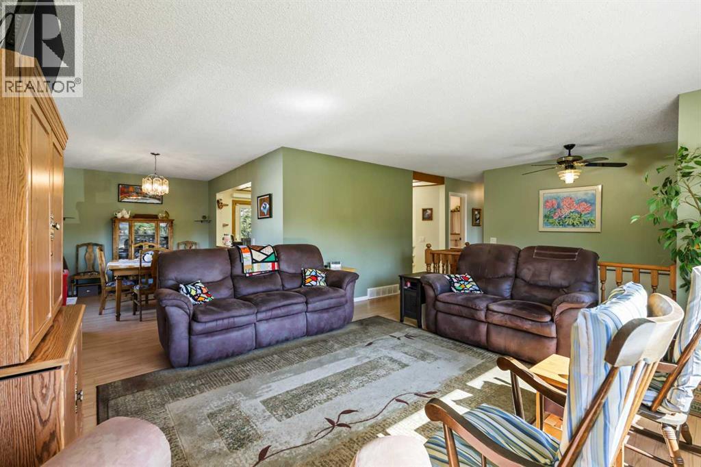 Single Family House Bi-level for Sale in  Penbrooke Way SE Penbrooke Meadows Calgary 