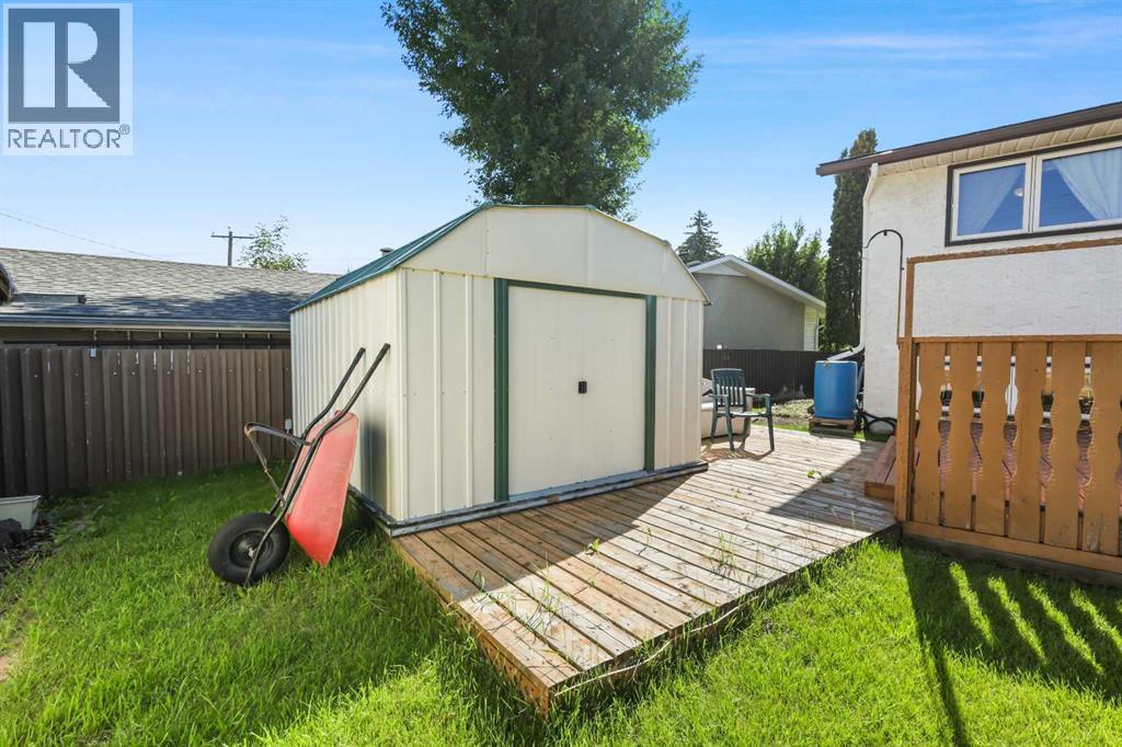 Single Family House Bi-level for Sale in  Penbrooke Way SE Penbrooke Meadows Calgary 