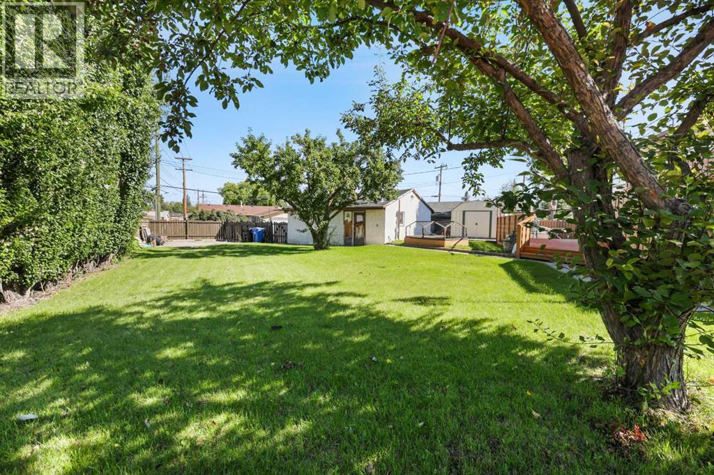 Single Family House Bi-level for Sale in  Penbrooke Way SE Penbrooke Meadows Calgary 