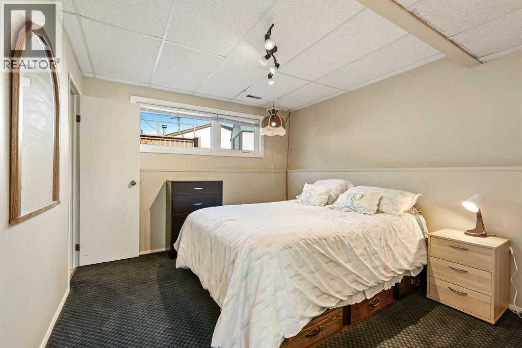 Single Family House Bi-level for Sale in  Penbrooke Way SE Penbrooke Meadows Calgary 
