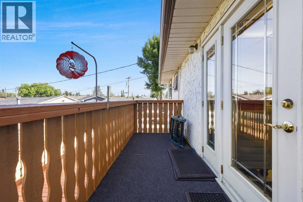 Single Family House Bi-level for Sale in  Penbrooke Way SE Penbrooke Meadows Calgary 