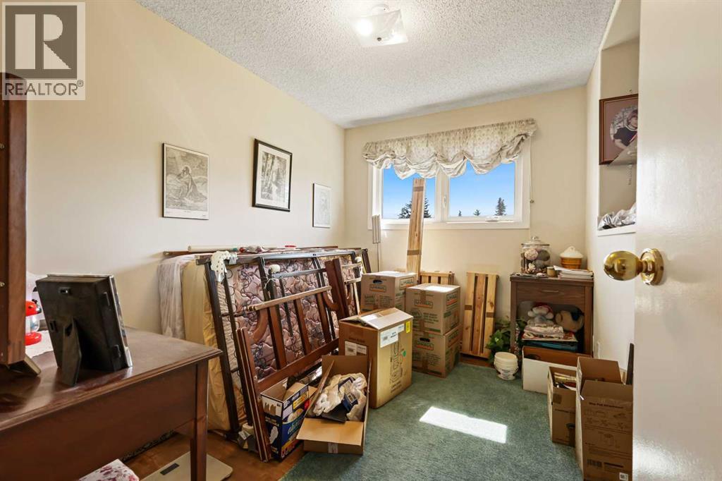 Single Family House Bi-level for Sale in  Penbrooke Way SE Penbrooke Meadows Calgary 