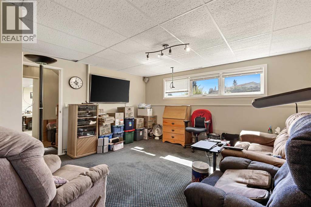 Single Family House Bi-level for Sale in  Penbrooke Way SE Penbrooke Meadows Calgary 