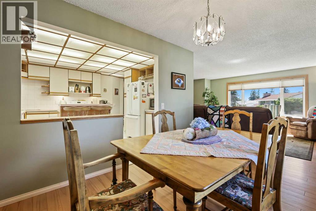 Single Family House Bi-level for Sale in  Penbrooke Way SE Penbrooke Meadows Calgary 