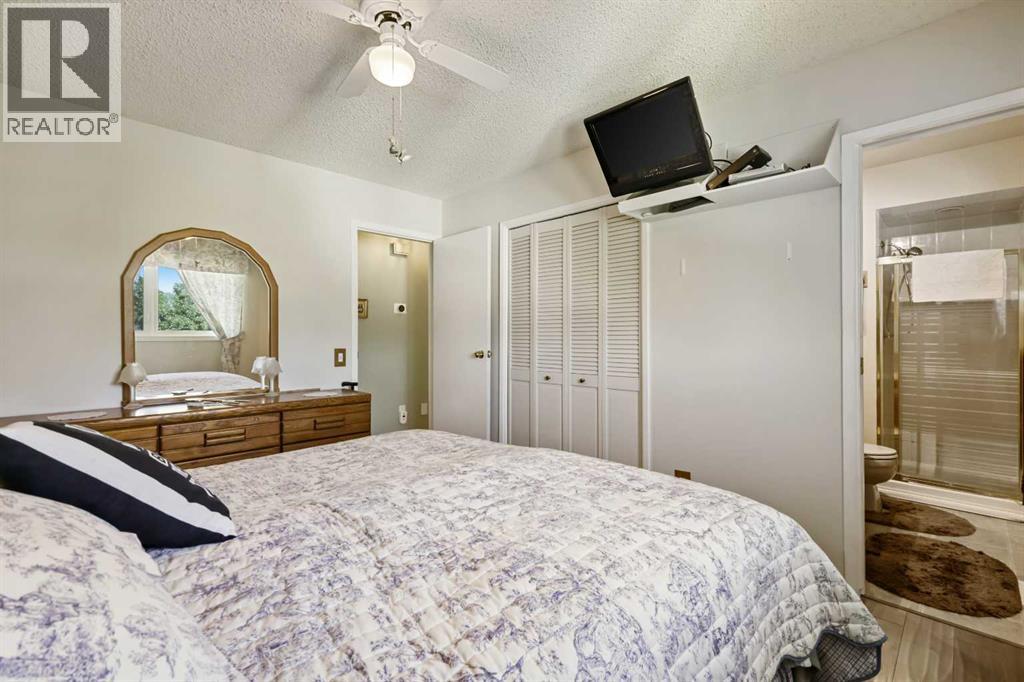 Single Family House Bi-level for Sale in  Penbrooke Way SE Penbrooke Meadows Calgary 