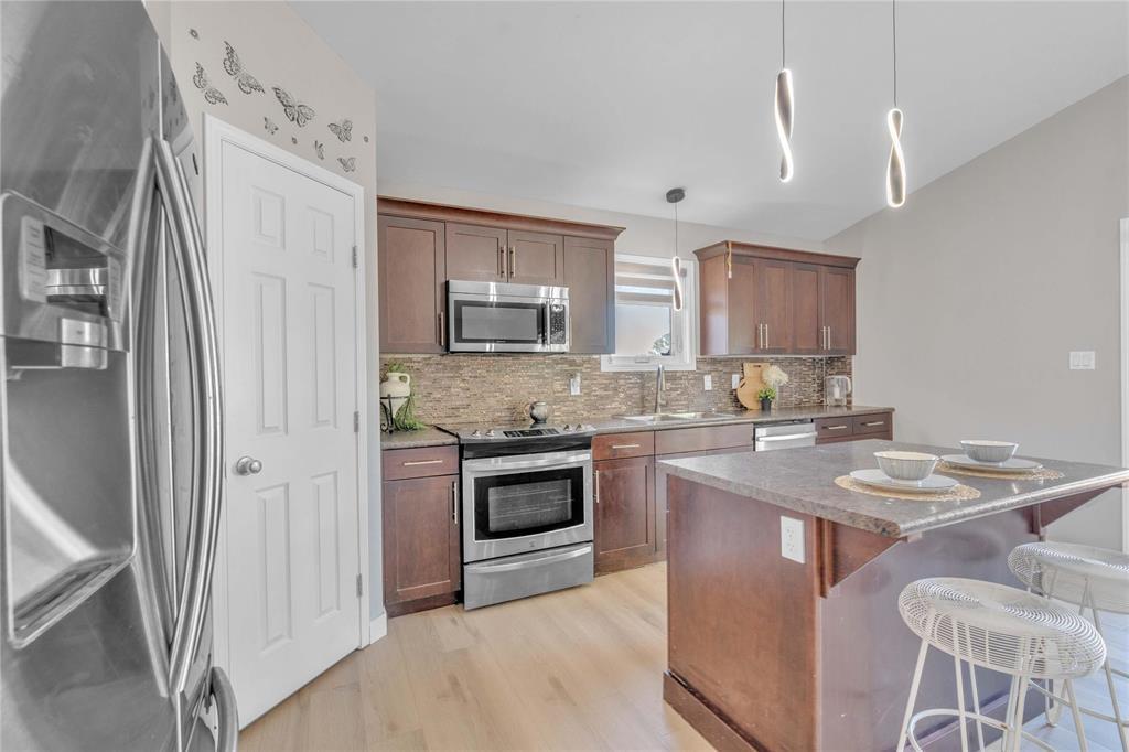 Photo 1 of 134 La Porte Drive, Winnipeg MB