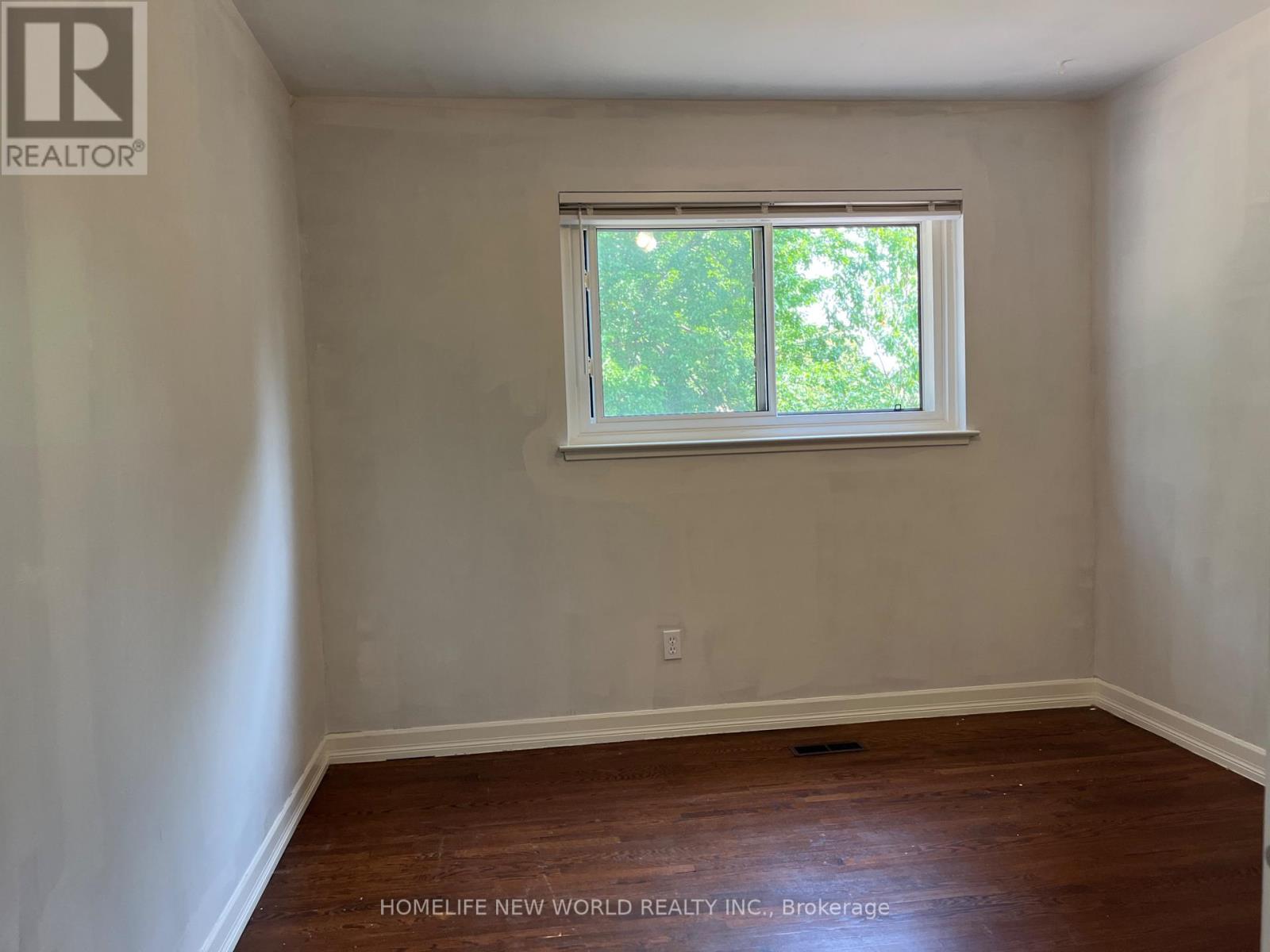 Photo 11 of 1403 Glen Rutley Circle, Mississauga ON