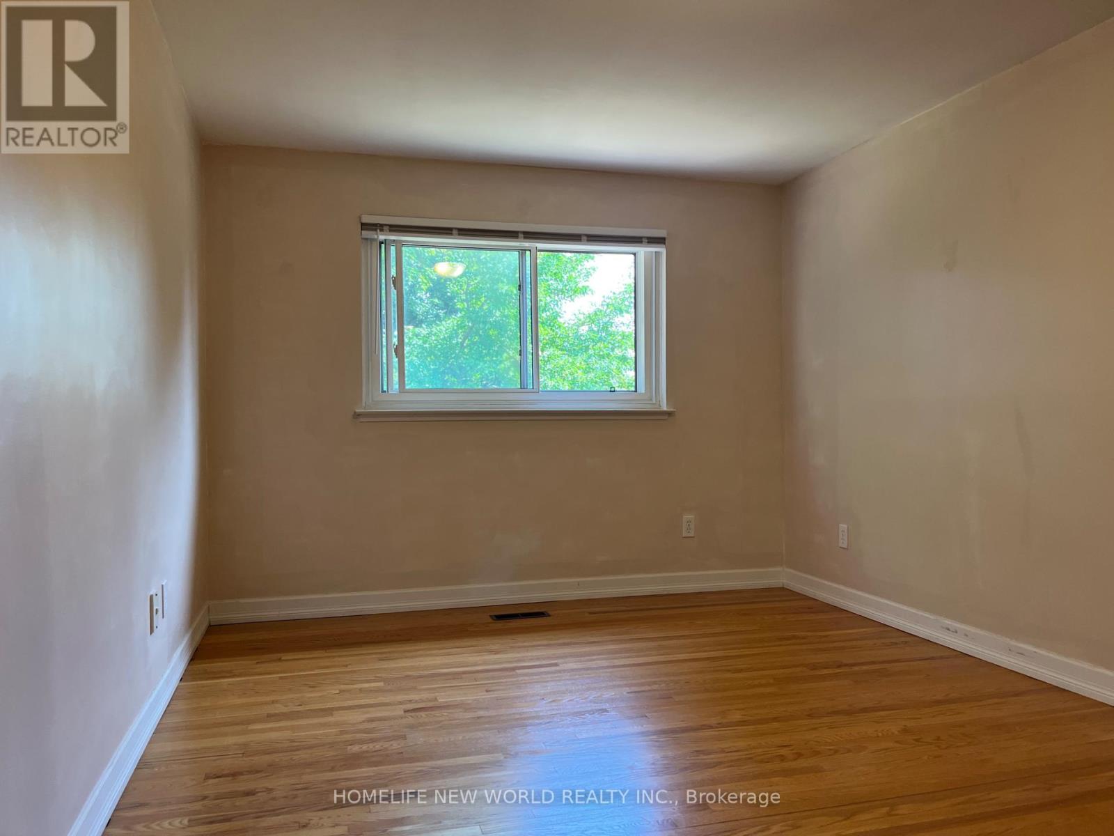 Photo 13 of 1403 Glen Rutley Circle, Mississauga ON