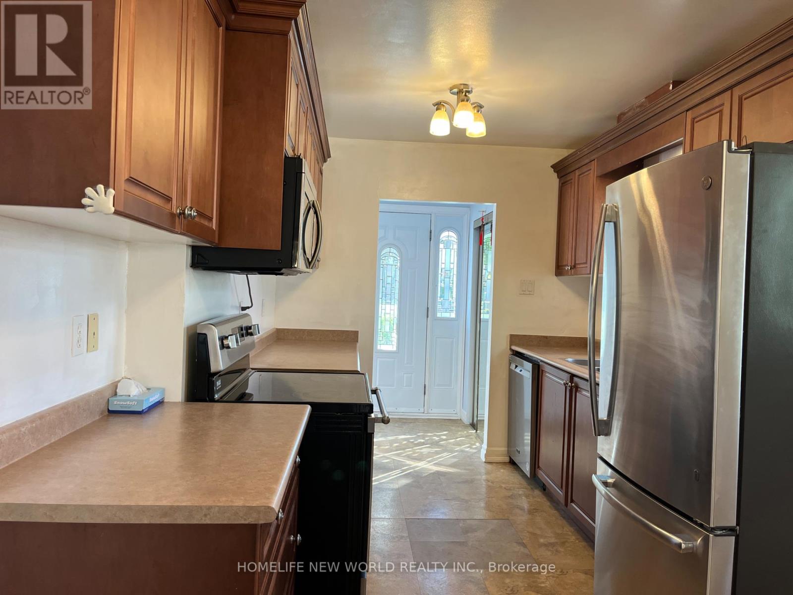 Photo 7 of 1403 Glen Rutley Circle, Mississauga ON