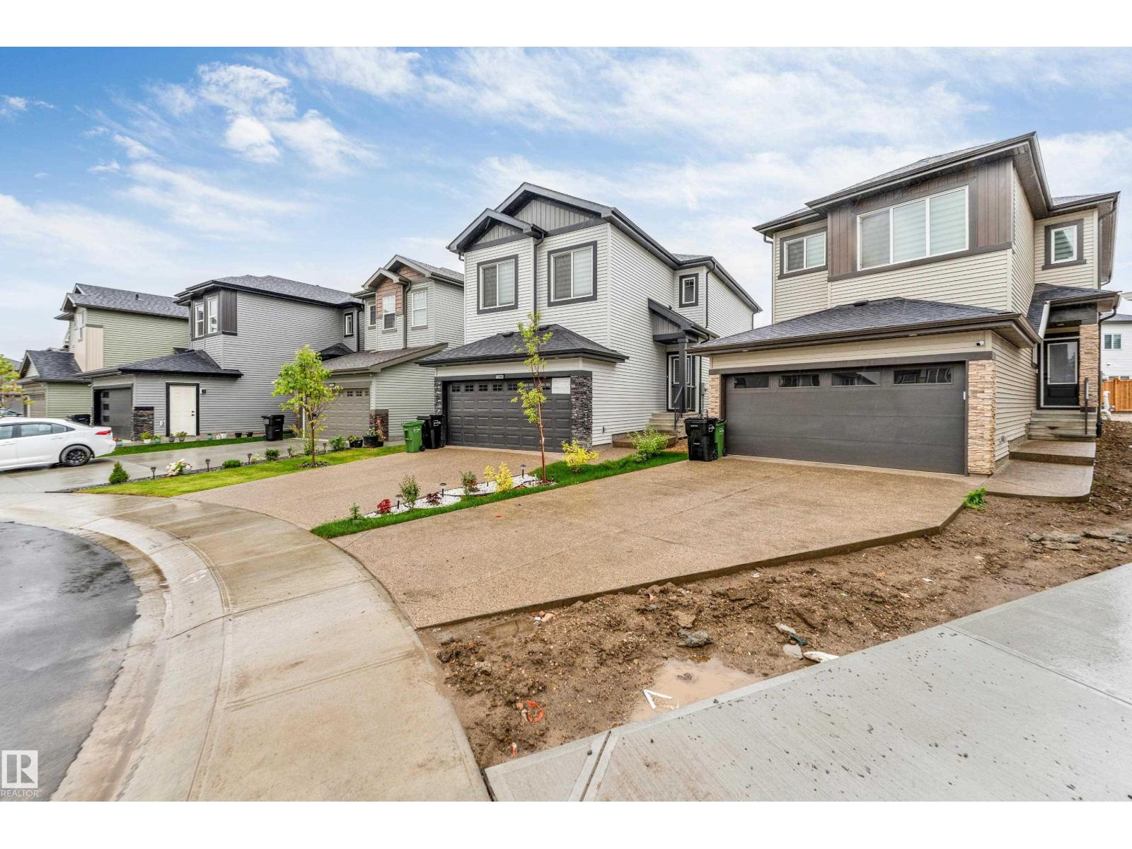 Photo 3 of 1336 11 Av Nw, Edmonton AB