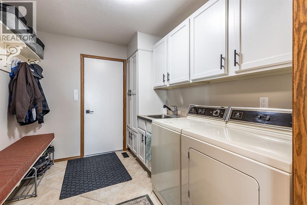 Photo 25 of 614 Ross Glen Drive Se, Medicine Hat AB