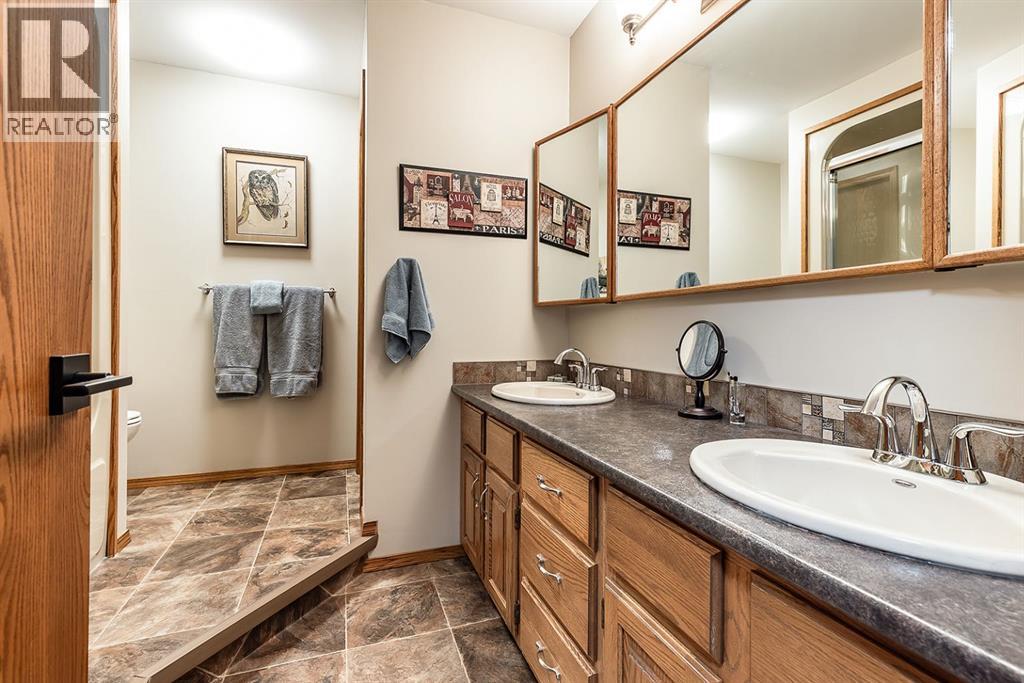 Photo 35 of 614 Ross Glen Drive Se, Medicine Hat AB