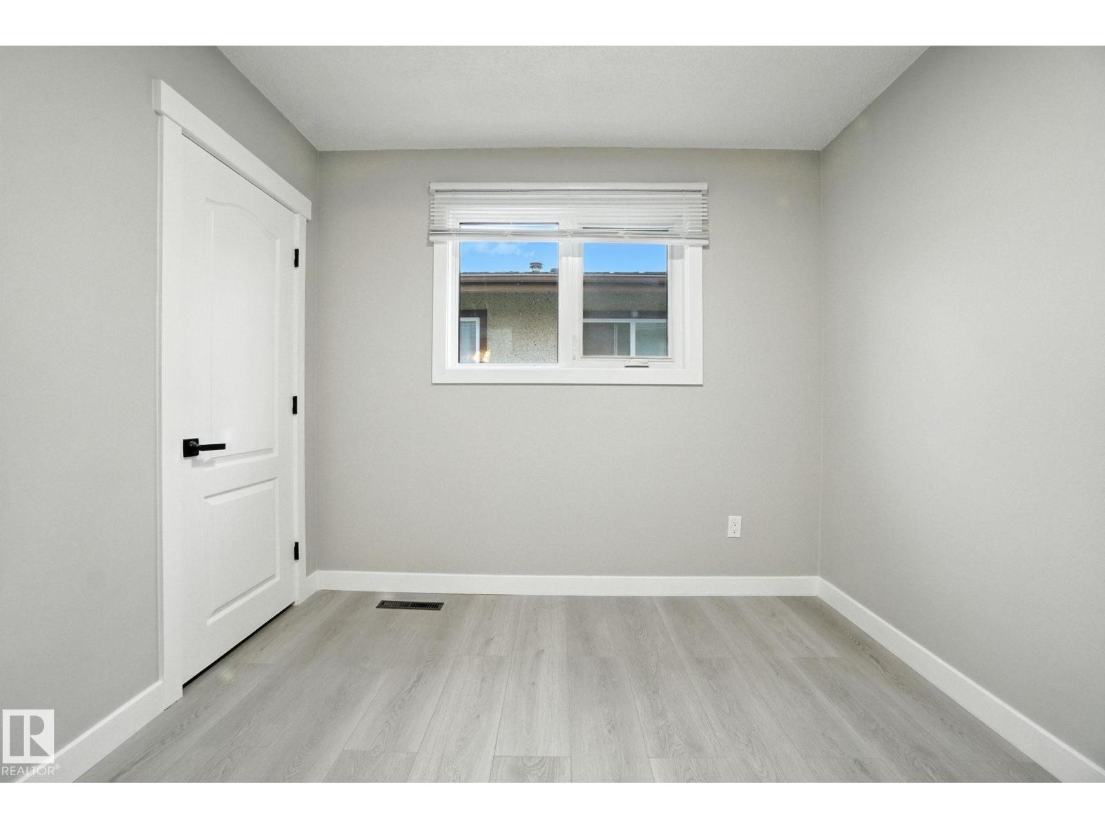 Photo 37 of 13218 81 St Nw Nw, Edmonton AB