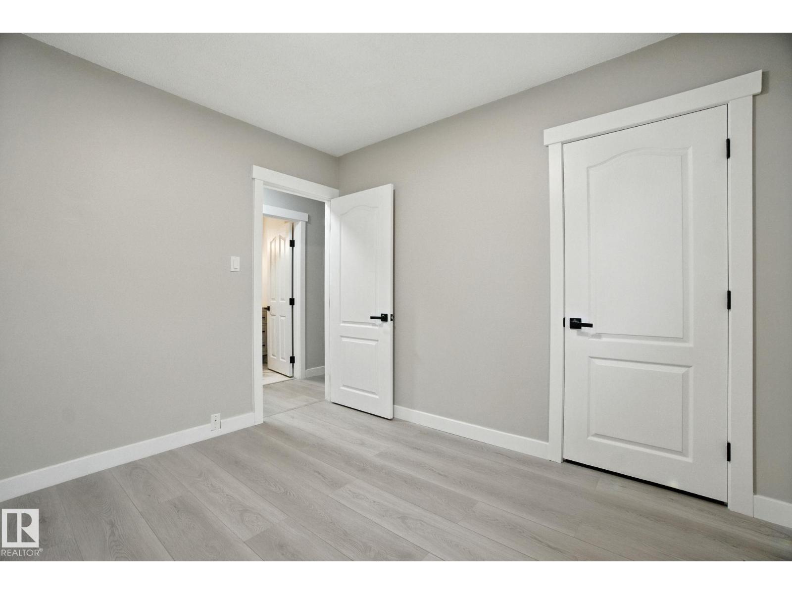 Photo 13 of 13218 81 St Nw Nw, Edmonton AB