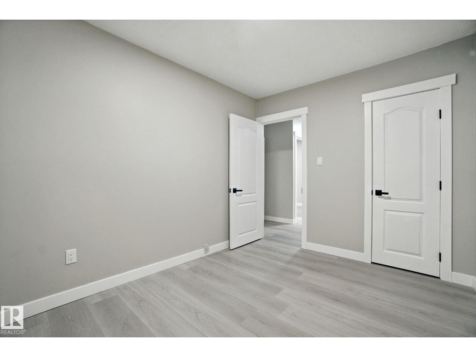 Photo 22 of 13218 81 St Nw Nw, Edmonton AB