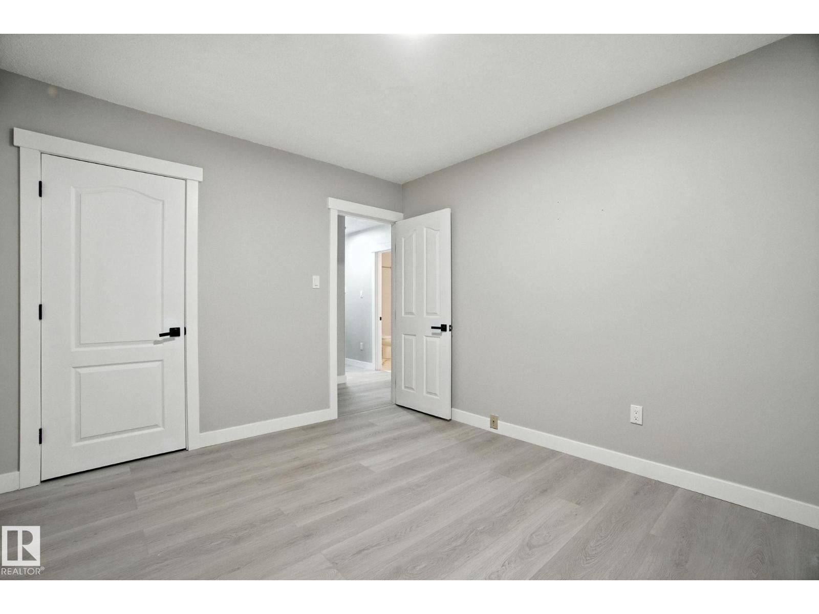 Photo 15 of 13218 81 St Nw Nw, Edmonton AB