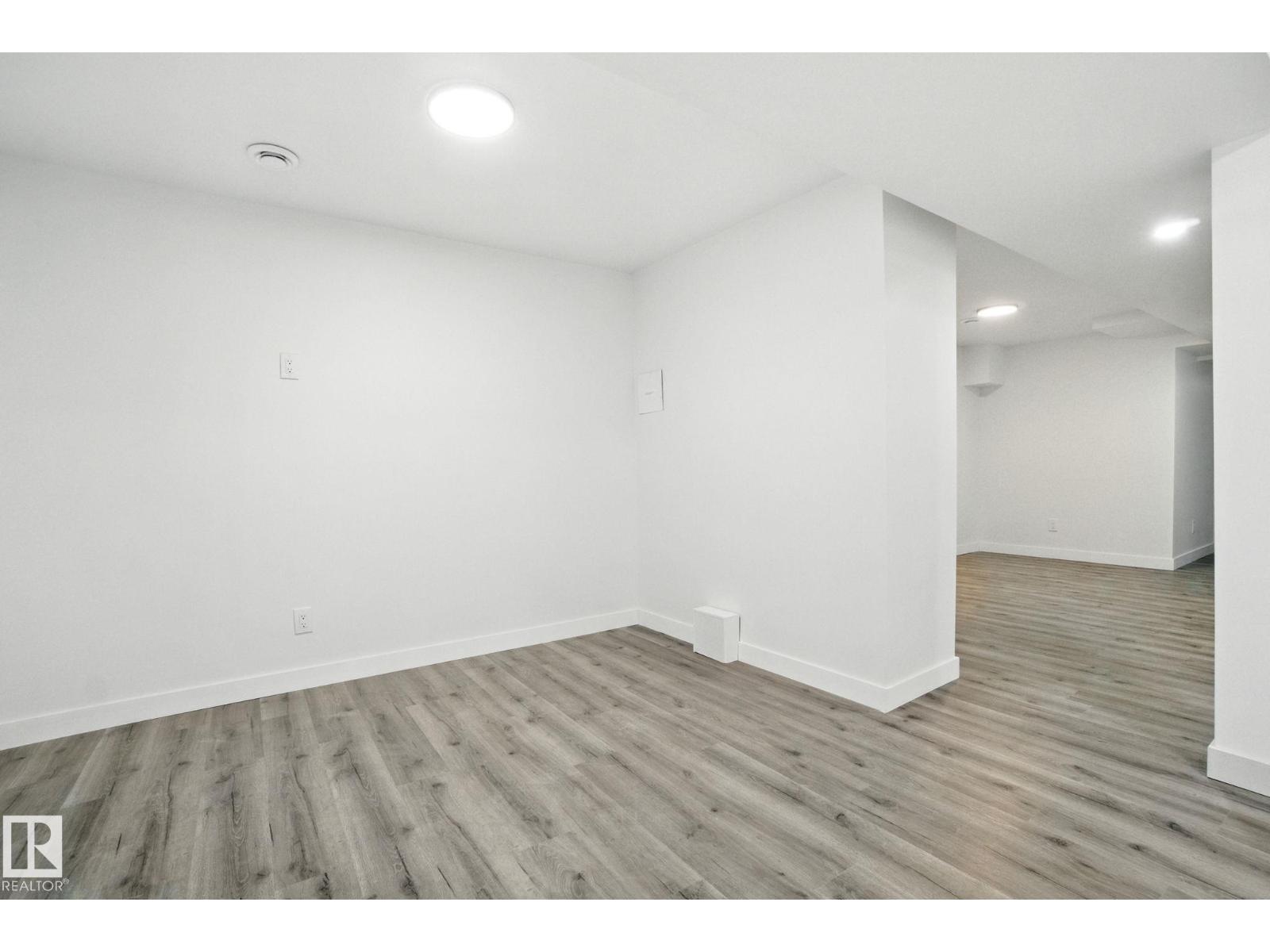 Photo 6 of 13218 81 St Nw Nw, Edmonton AB