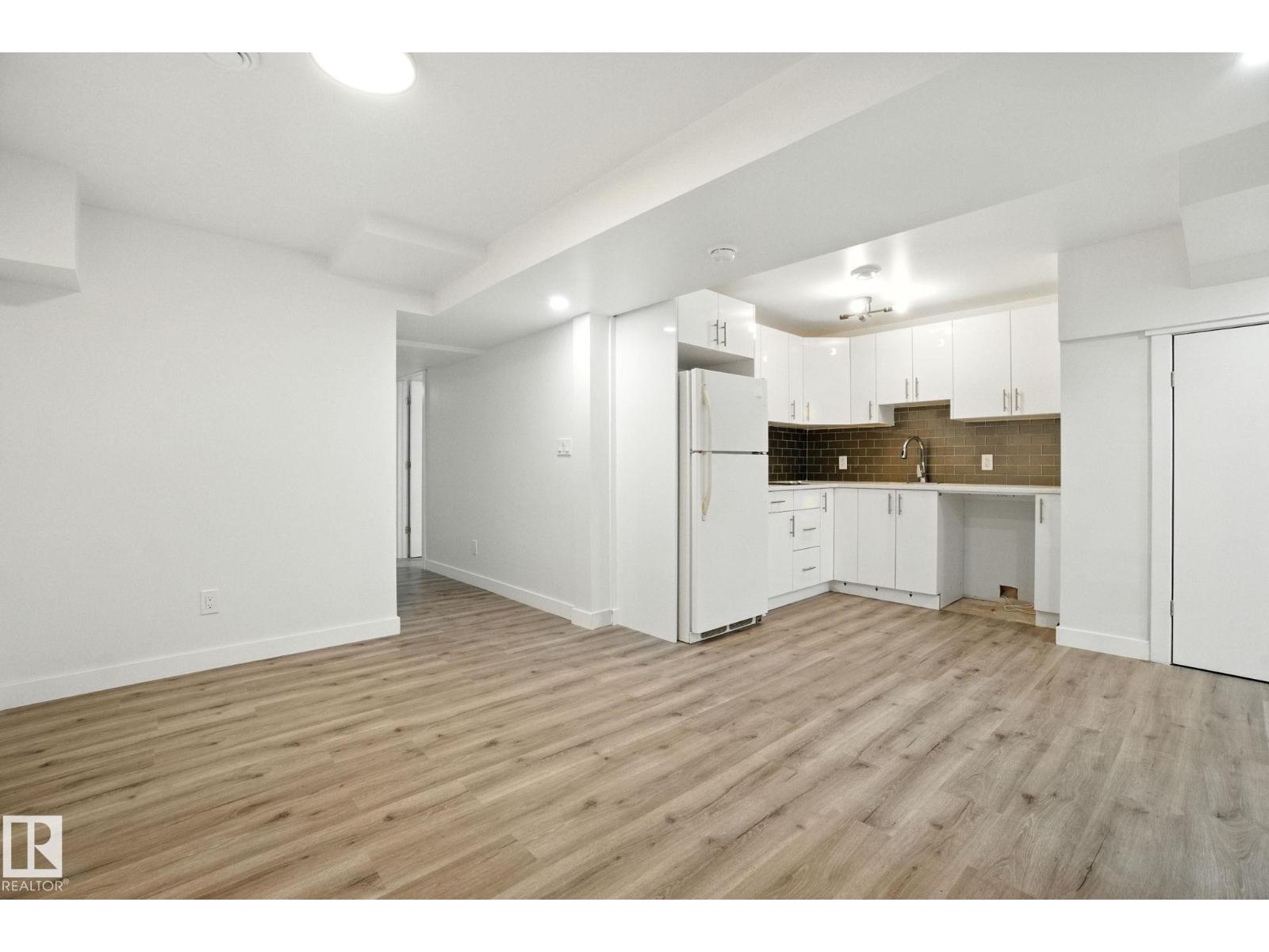 Photo 11 of 13218 81 St Nw Nw, Edmonton AB