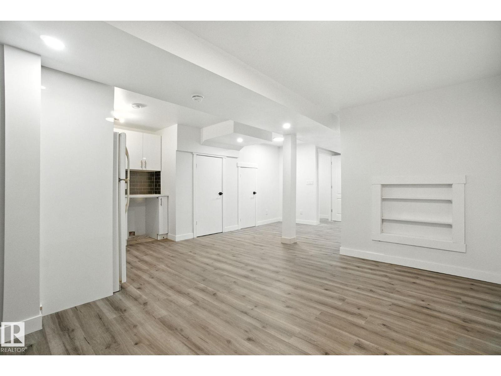 Photo 7 of 13218 81 St Nw Nw, Edmonton AB