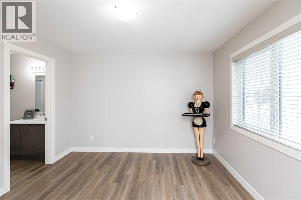Photo 16 of 45 Golden Crescent, Red Deer AB