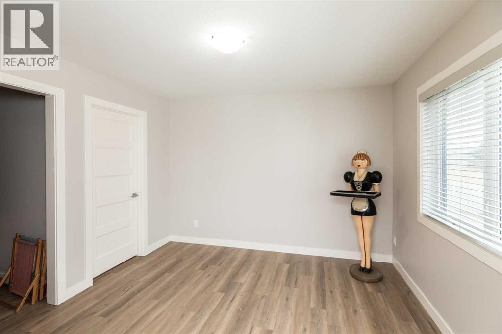 Photo 17 of 45 Golden Crescent, Red Deer AB