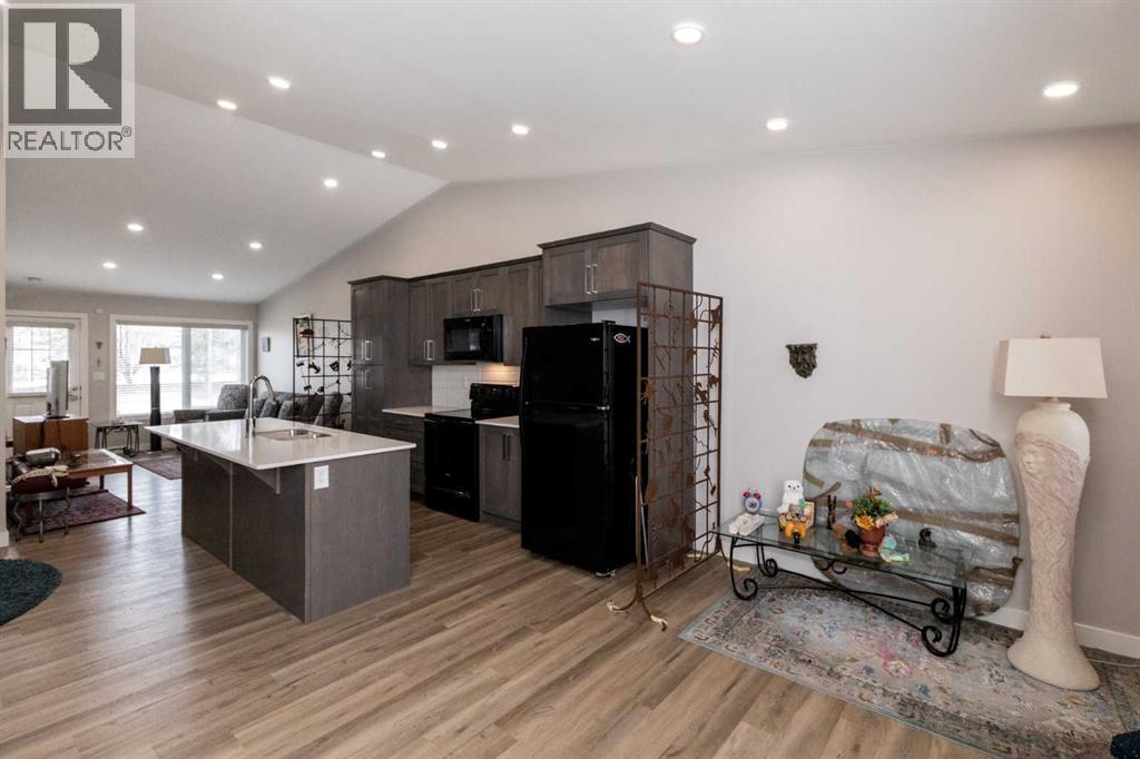 Photo 4 of 45 Golden Crescent, Red Deer AB