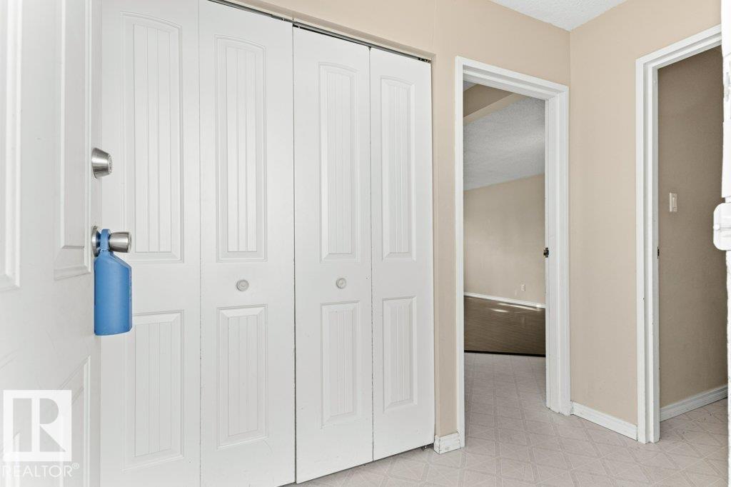 Photo 10 of 84 Amberly Co Nw, Edmonton AB