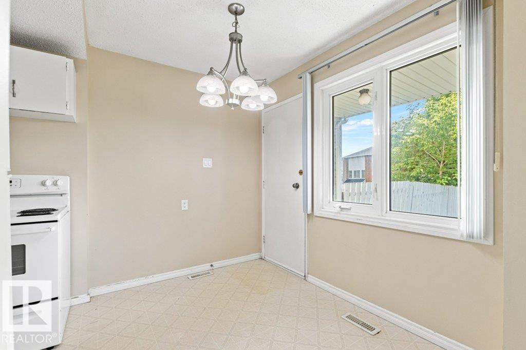 Photo 18 of 84 Amberly Co Nw, Edmonton AB