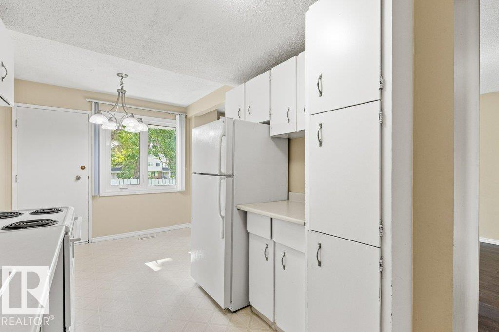 Photo 26 of 84 Amberly Co Nw, Edmonton AB