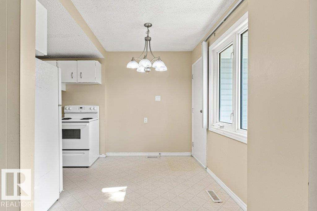 Photo 17 of 84 Amberly Co Nw, Edmonton AB