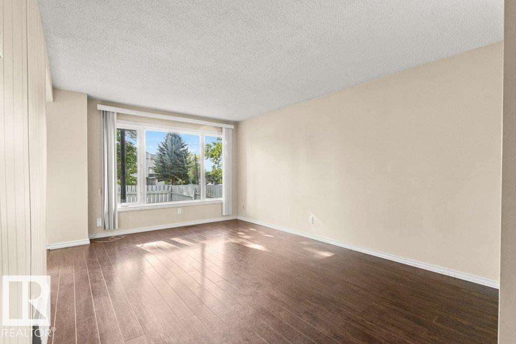 Photo 15 of 84 Amberly Co Nw, Edmonton AB