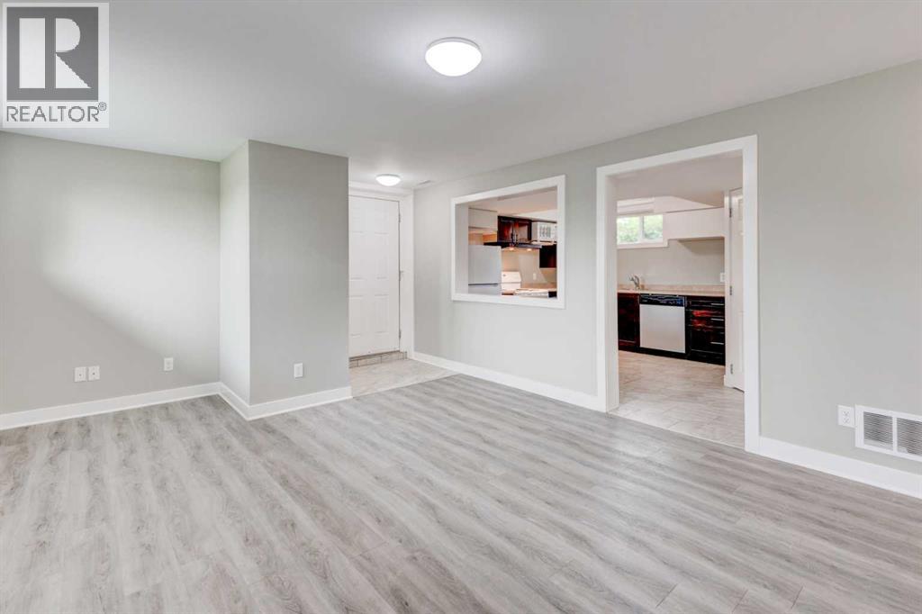 Single Family House Bi-level for Sale in  Selkirk Drive SW Southwood Calgary 