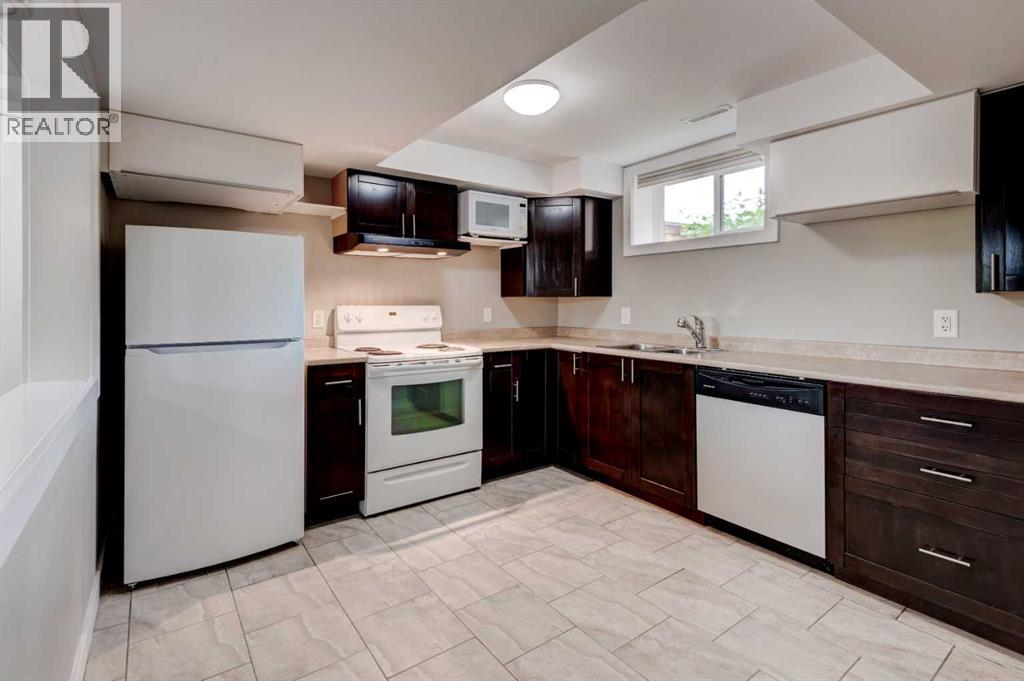 Single Family House Bi-level for Sale in  Selkirk Drive SW Southwood Calgary 