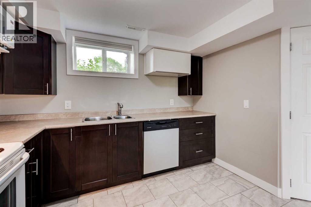 Single Family House Bi-level for Sale in  Selkirk Drive SW Southwood Calgary 