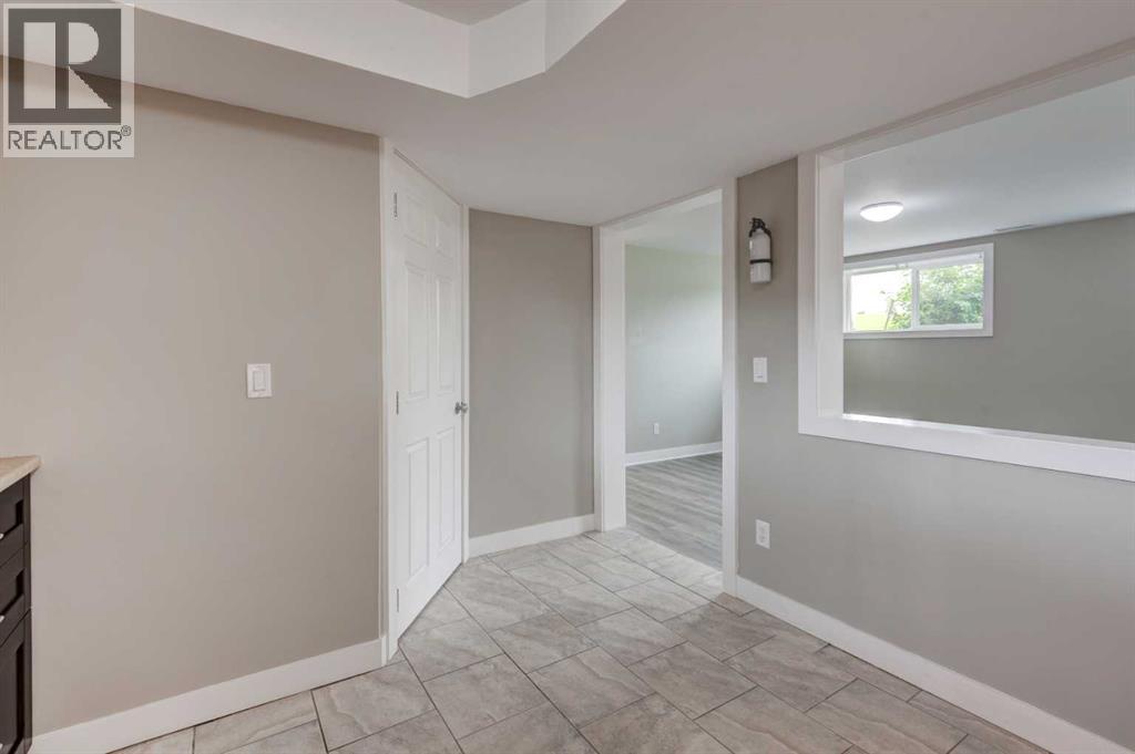 Single Family House Bi-level for Sale in  Selkirk Drive SW Southwood Calgary 