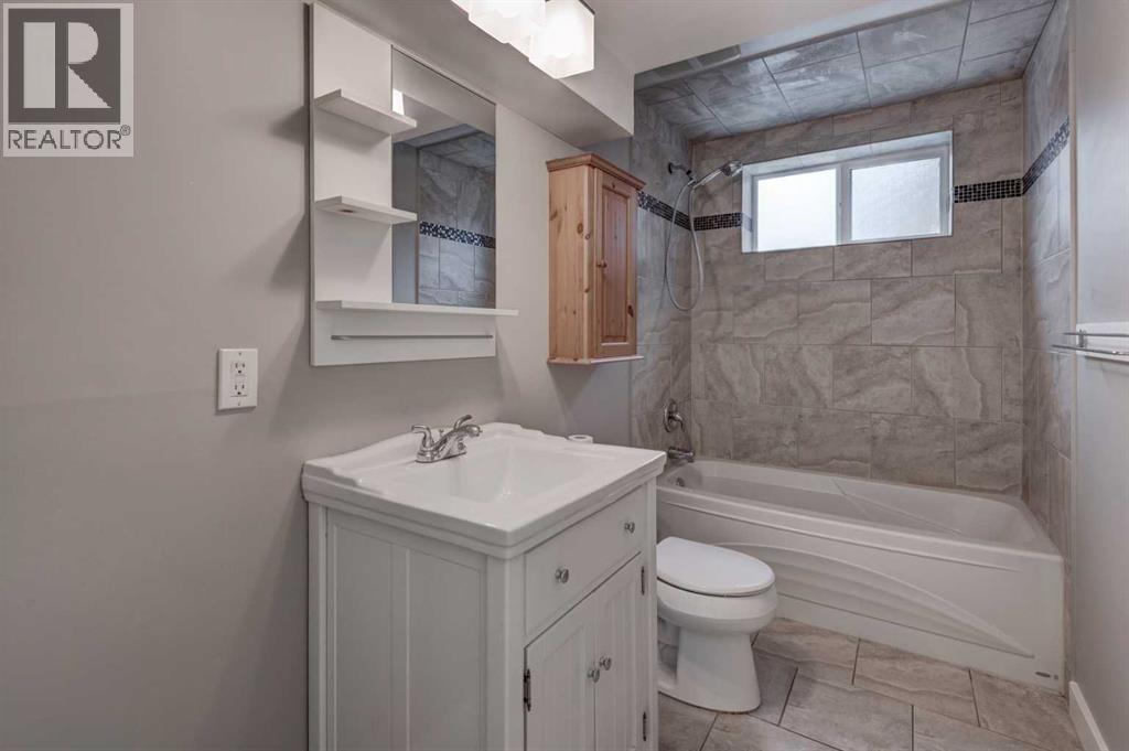 Single Family House Bi-level for Sale in  Selkirk Drive SW Southwood Calgary 