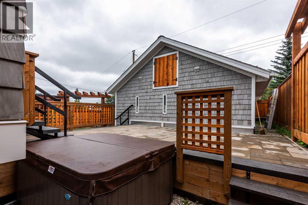 Single Family House Bi-level for Sale in  Selkirk Drive SW Southwood Calgary 