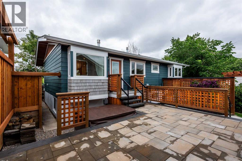 Single Family House Bi-level for Sale in  Selkirk Drive SW Southwood Calgary 