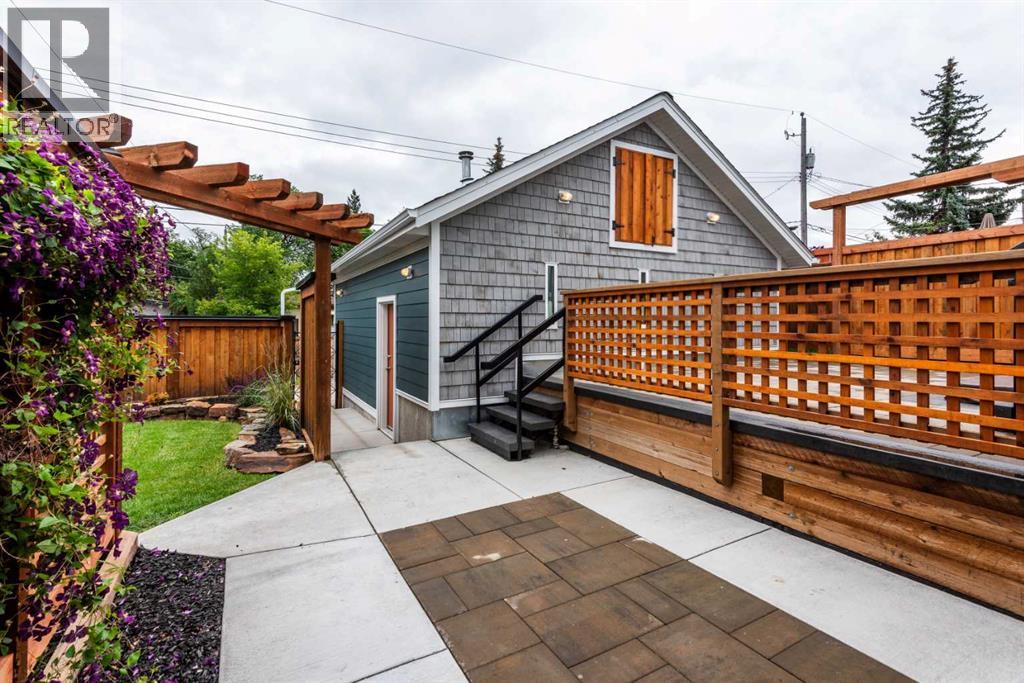 Single Family House Bi-level for Sale in  Selkirk Drive SW Southwood Calgary 