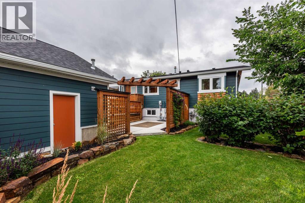 Single Family House Bi-level for Sale in  Selkirk Drive SW Southwood Calgary 