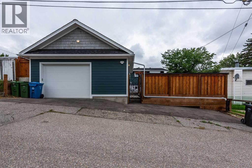 Single Family House Bi-level for Sale in  Selkirk Drive SW Southwood Calgary 