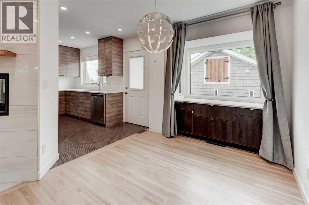 Single Family House Bi-level for Sale in  Selkirk Drive SW Southwood Calgary 