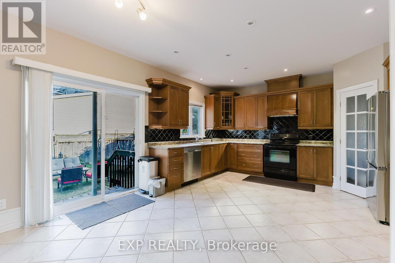 Photo 10 of 263 Deercroft Avenue, Ottawa ON