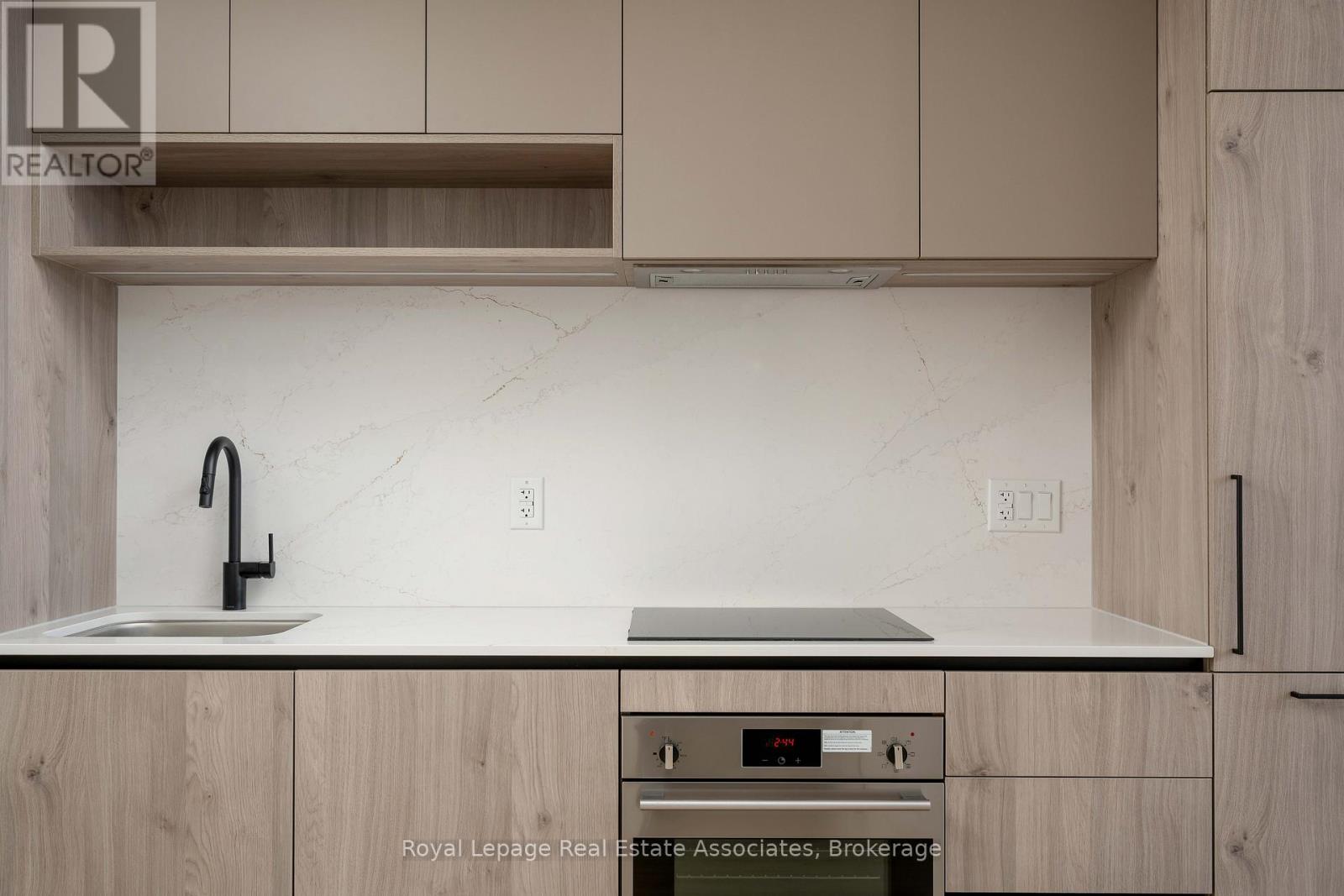 Photo 5 of 1105 181 Sterling Road, Toronto ON