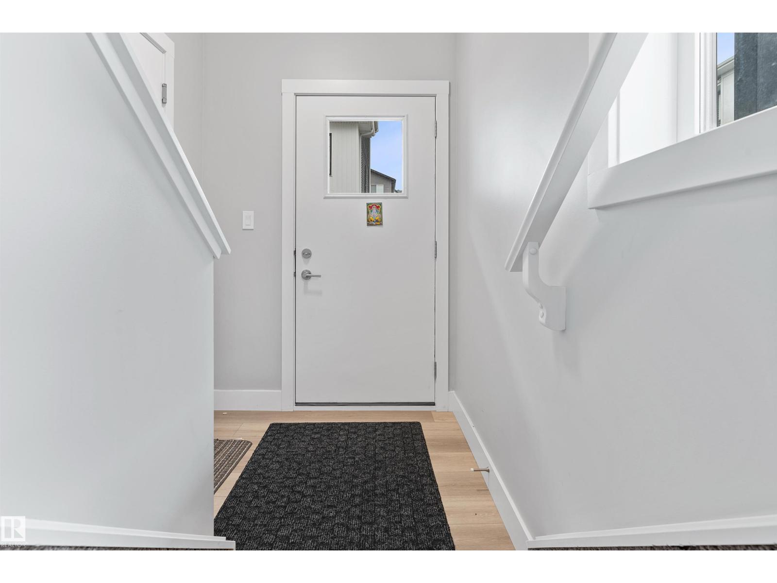 Photo 3 of 70 6905 25 Av Sw, Edmonton AB