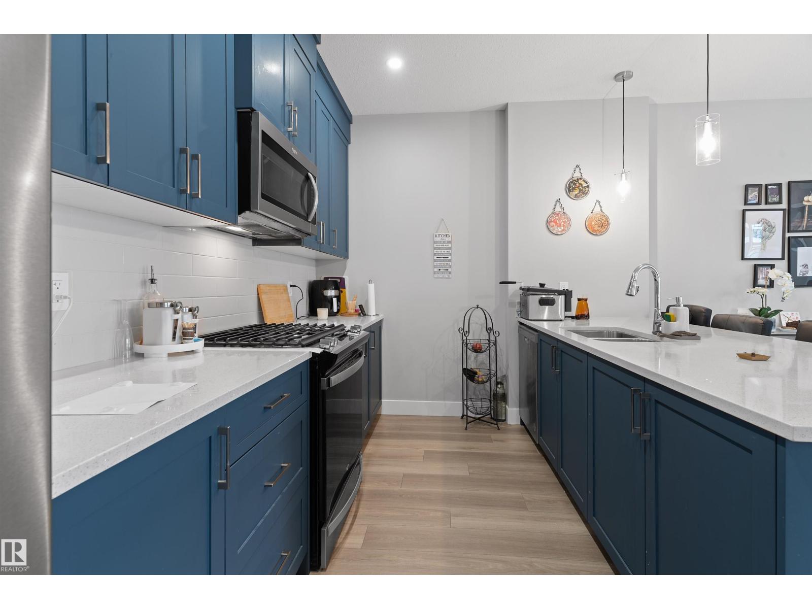 Photo 8 of 70 6905 25 Av Sw, Edmonton AB