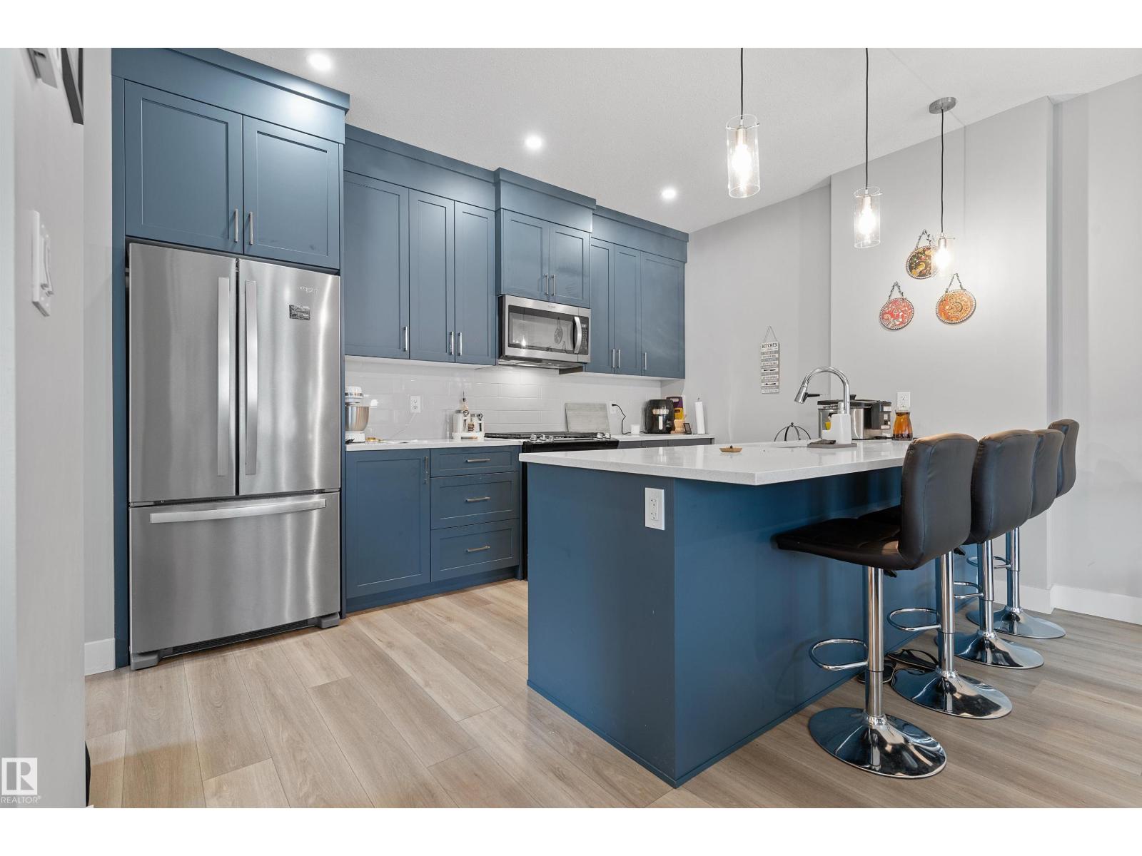 Photo 9 of 70 6905 25 Av Sw, Edmonton AB
