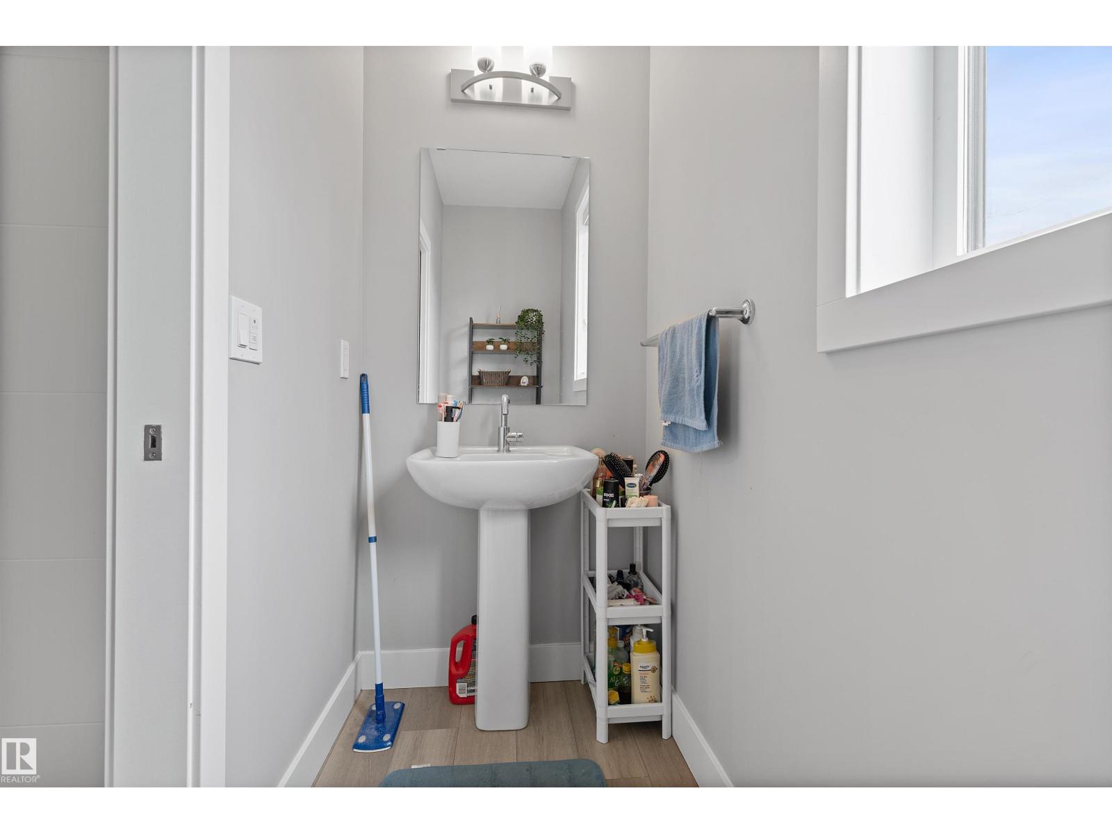 Photo 12 of 70 6905 25 Av Sw, Edmonton AB
